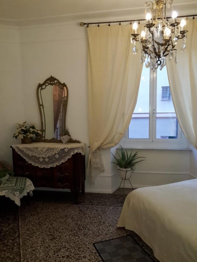 Appartamento In Centro Zona Fiera,Davanti Al Galliera Генуя Екстер'єр фото