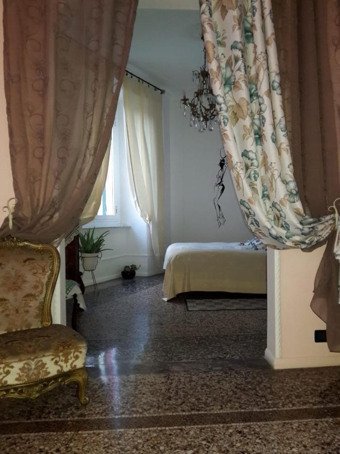 Appartamento In Centro Zona Fiera,Davanti Al Galliera Генуя Екстер'єр фото
