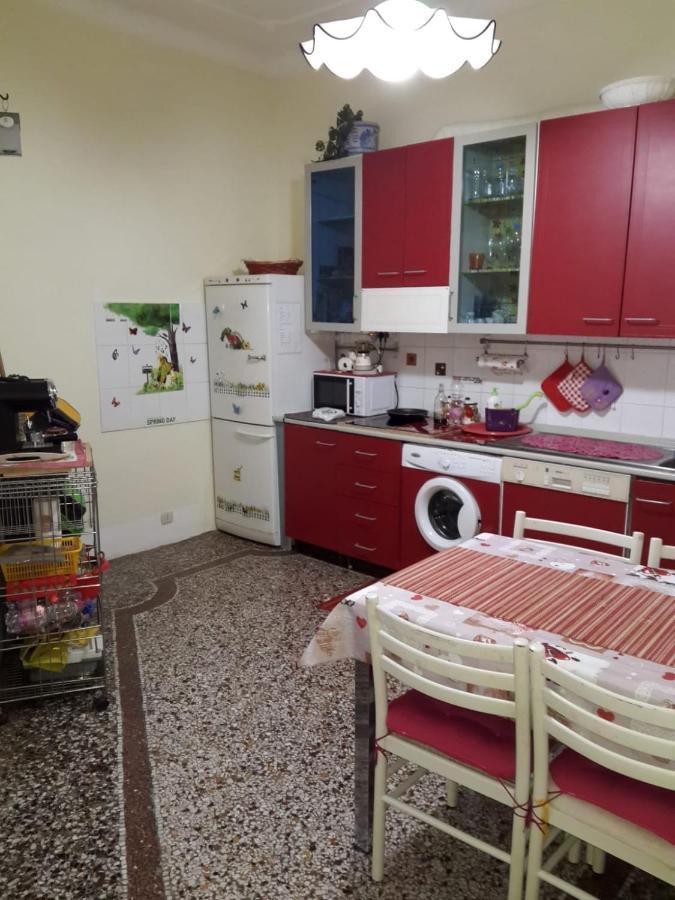 Appartamento In Centro Zona Fiera,Davanti Al Galliera Генуя Екстер'єр фото