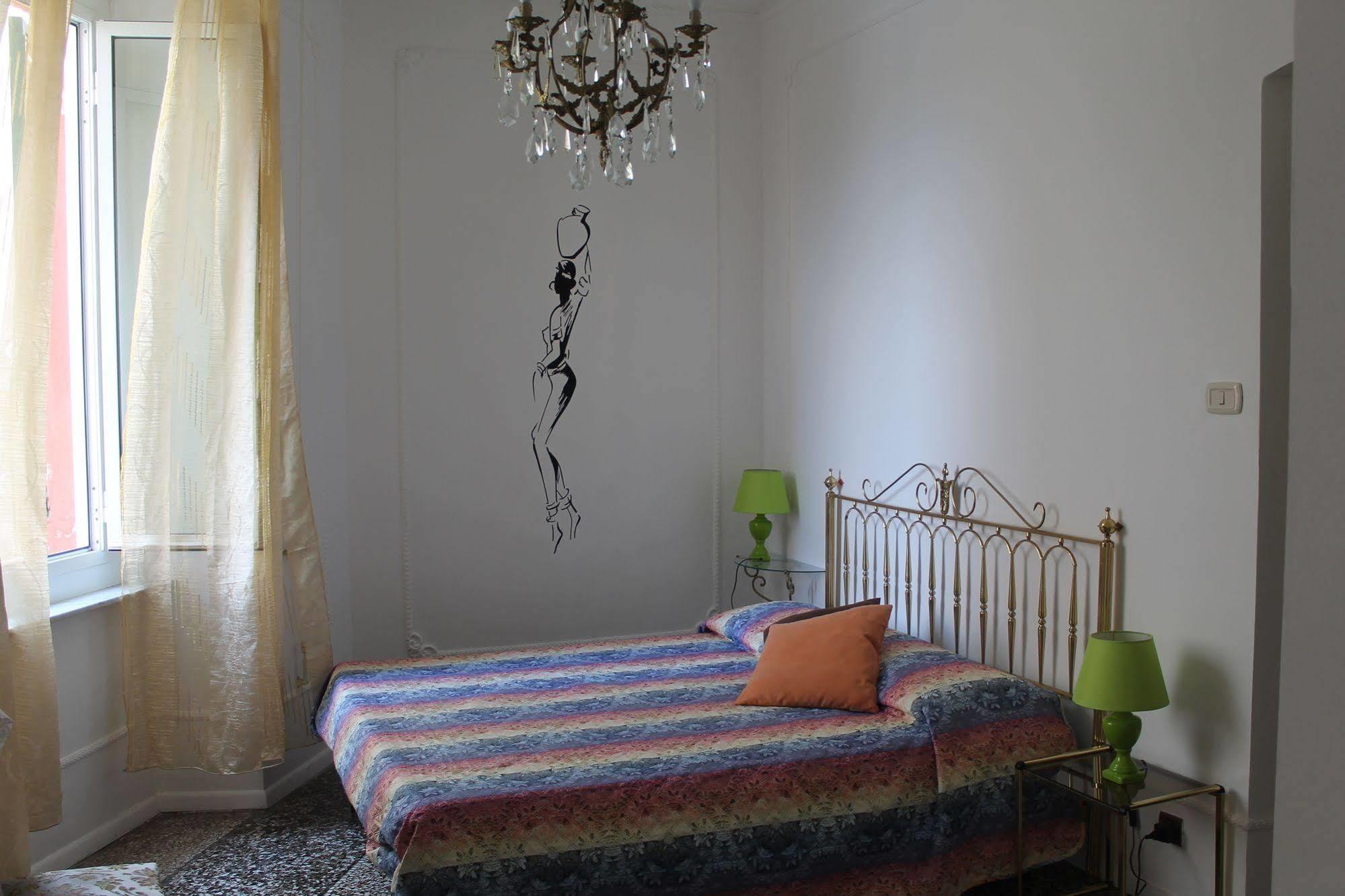Appartamento In Centro Zona Fiera,Davanti Al Galliera Генуя Екстер'єр фото