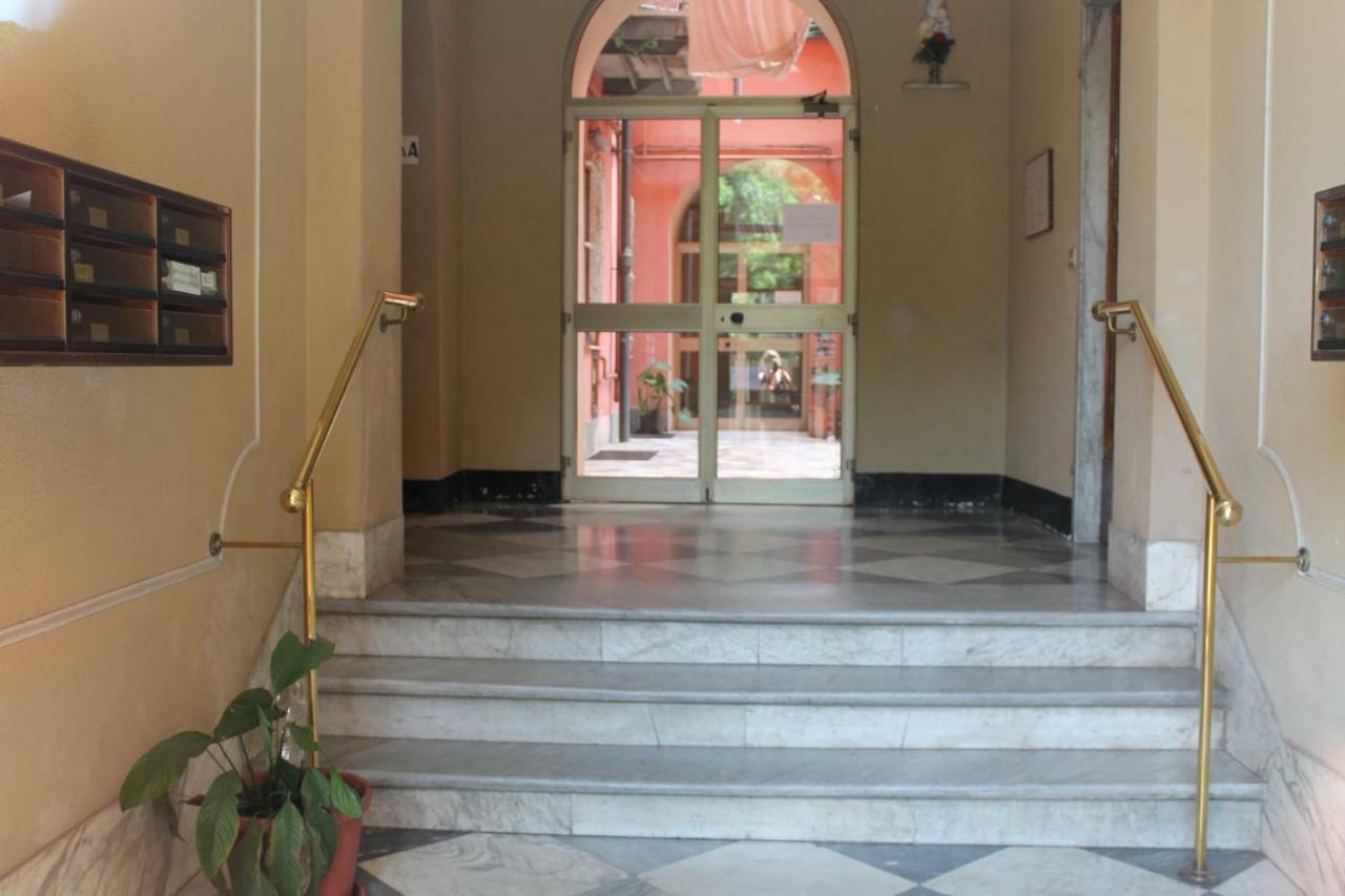 Appartamento In Centro Zona Fiera,Davanti Al Galliera Генуя Екстер'єр фото