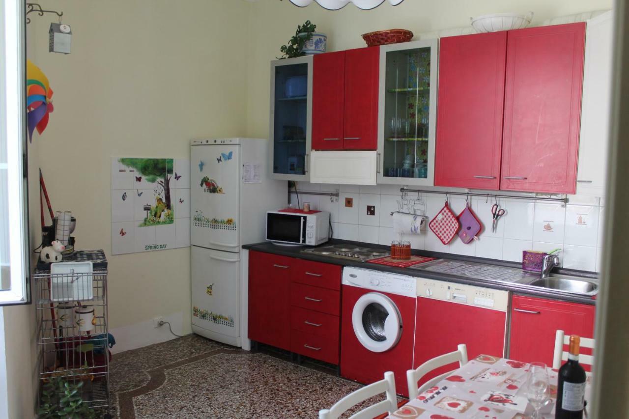 Appartamento In Centro Zona Fiera,Davanti Al Galliera Генуя Екстер'єр фото