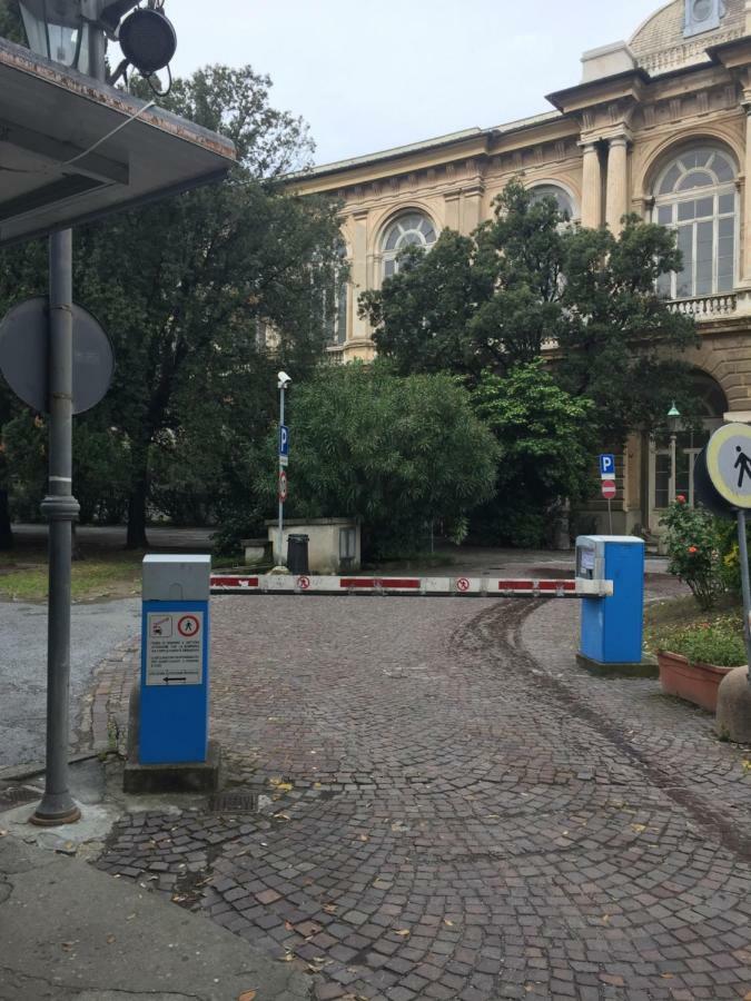 Appartamento In Centro Zona Fiera,Davanti Al Galliera Генуя Екстер'єр фото